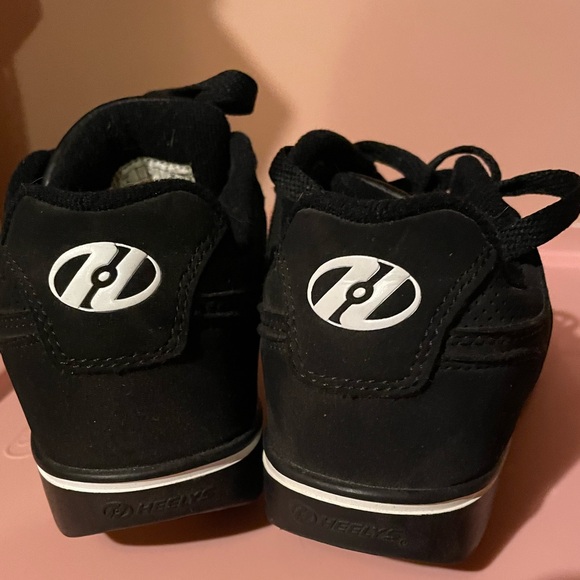 SKATER SHOES! HEELYS BRAND  SIZE 4 youth-pre owned - Picture 5 of 9